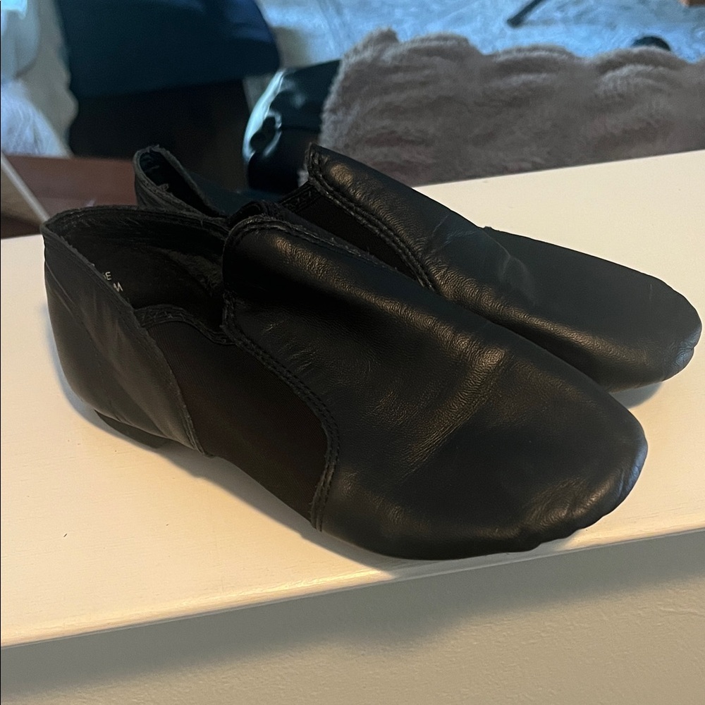 Capezio Black Leather Dance Shoes E series slip on jazz shoes
